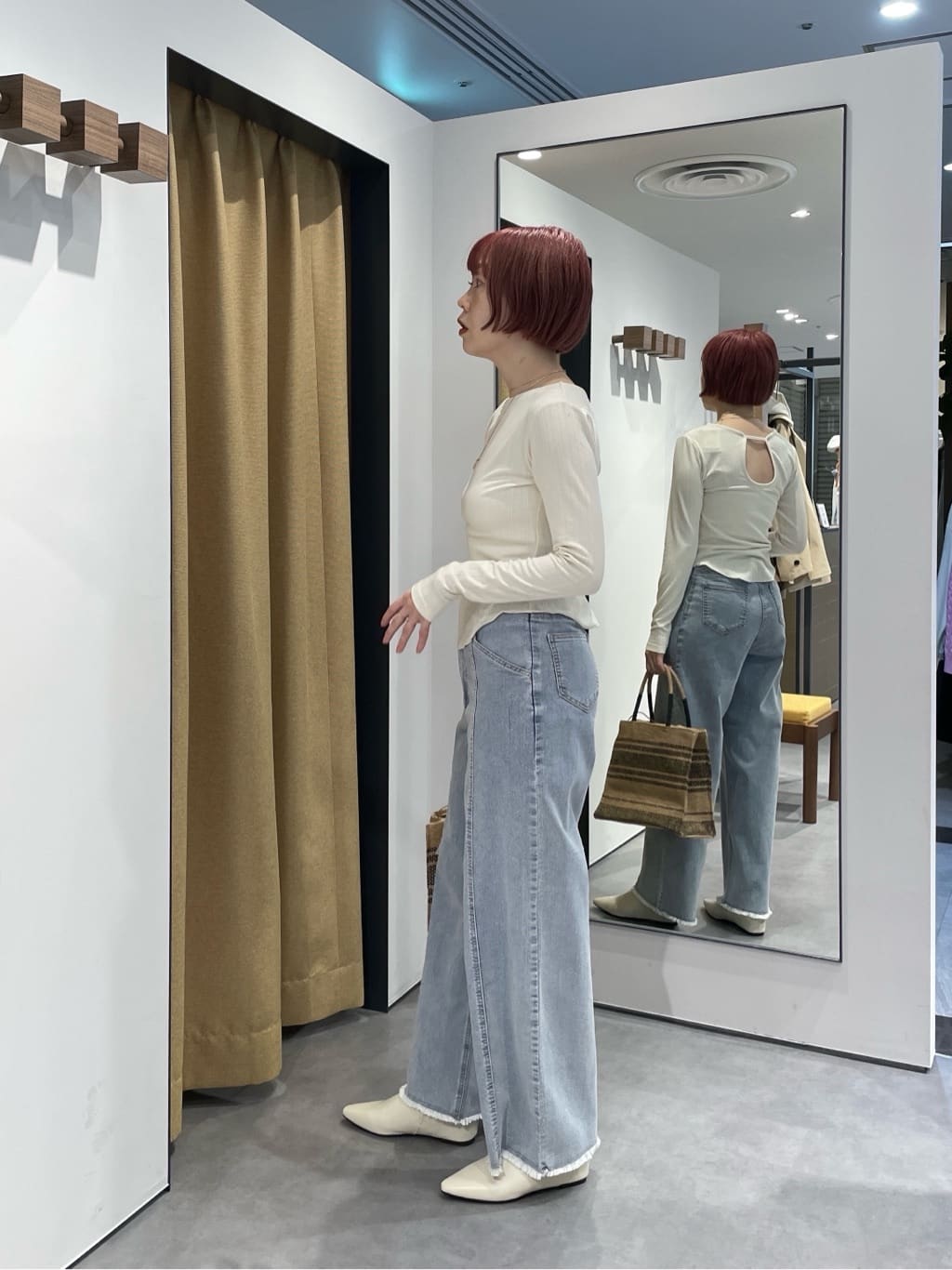 mikuさんの「INDIVI｜バックオープンリブ長袖Tシャツ」を使ったコーディネート