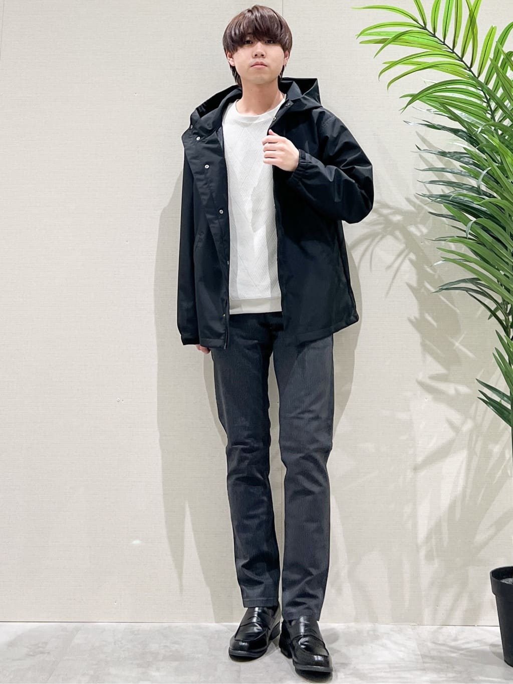 SHI-MAさんの「THE SHOP TK｜【季節の変わり目に最適】ナイロンマウンテンパーカ  防風/洗濯機OK」を使ったコーディネート
