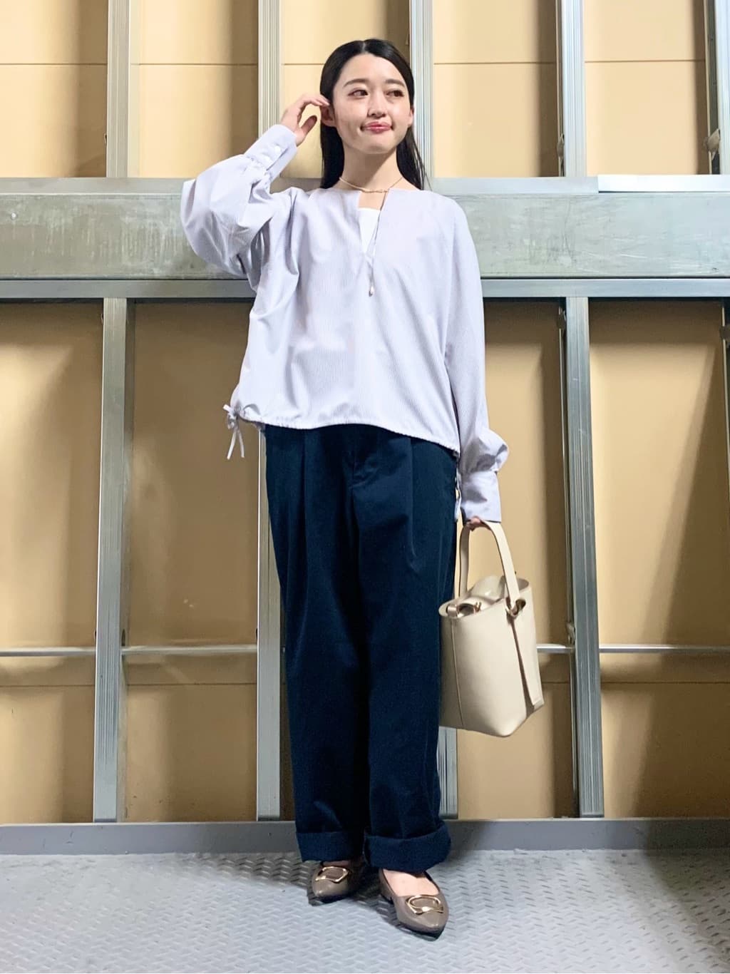 sahoさんの「THE SHOP TK｜キーネックストライプドロストシャツブラウス」を使ったコーディネート