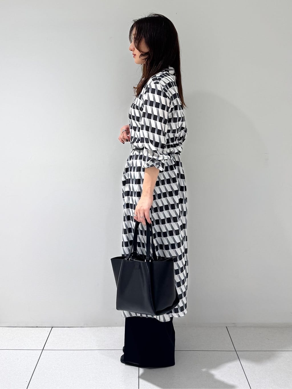 そんさんの「INDIVI｜【洗える／2WAY】ベルト付き ジオメトリック柄 シャツワンピース」を使ったコーディネート