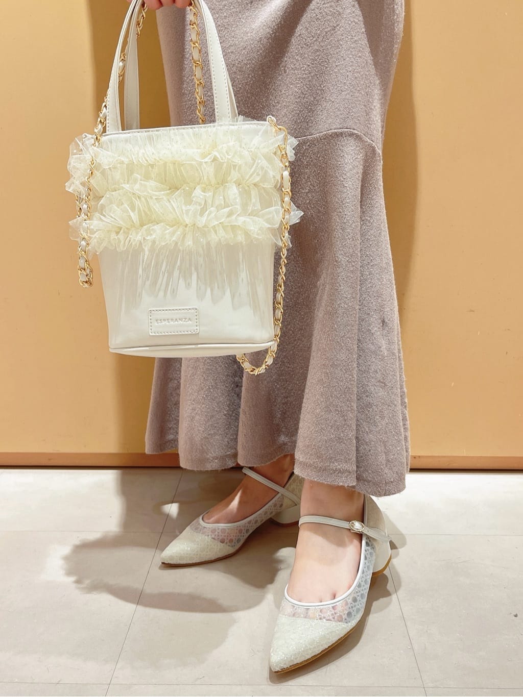 このかさんの「ESPERANZA｜甲ストラップシアーパンプス」を使ったコーディネート