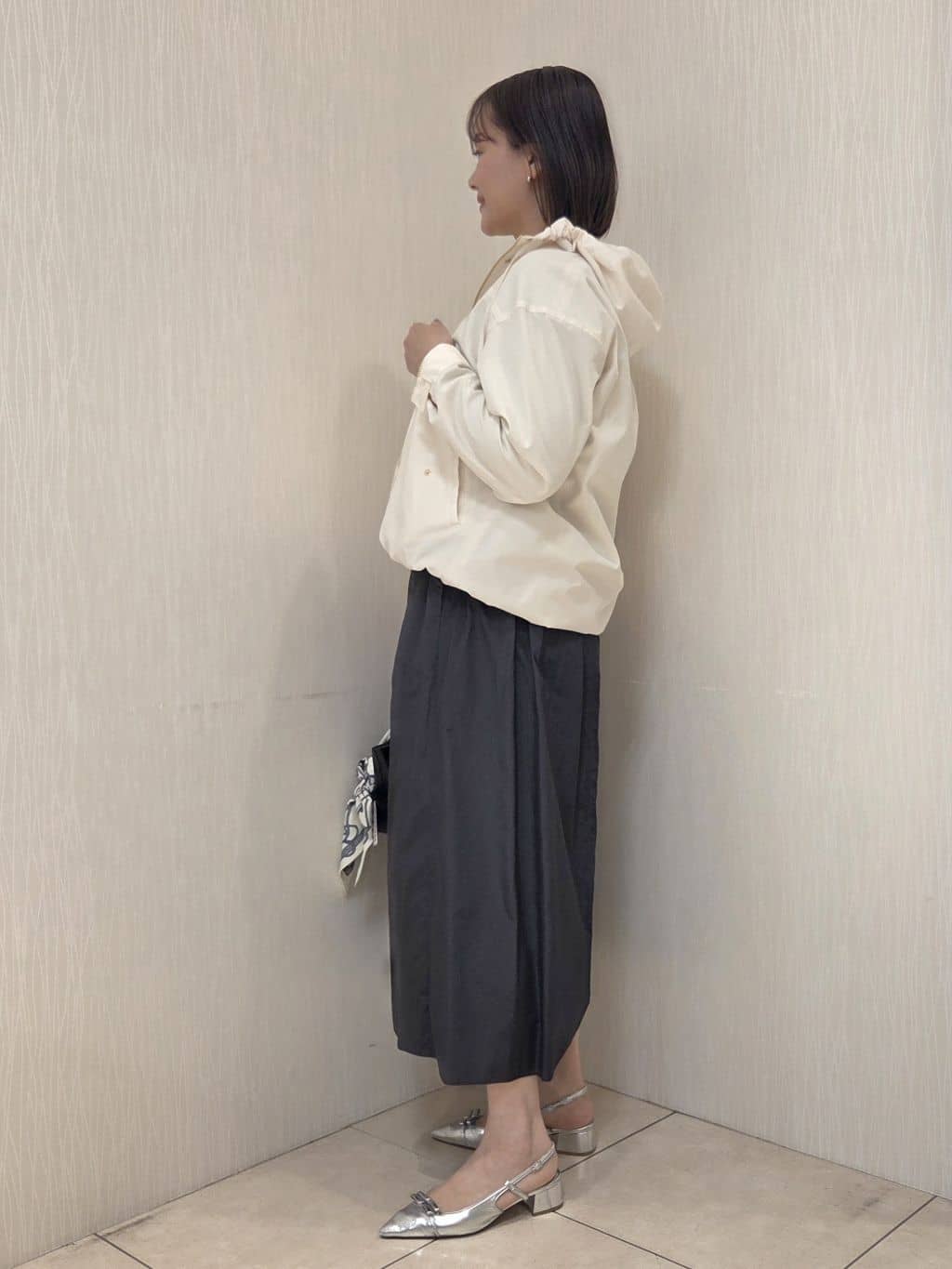 naokoさんの「UNTITLED｜【古畑星夏さん着用/8色展開/程よい透け感】ドライタッチボートネックニット」を使ったコーディネート