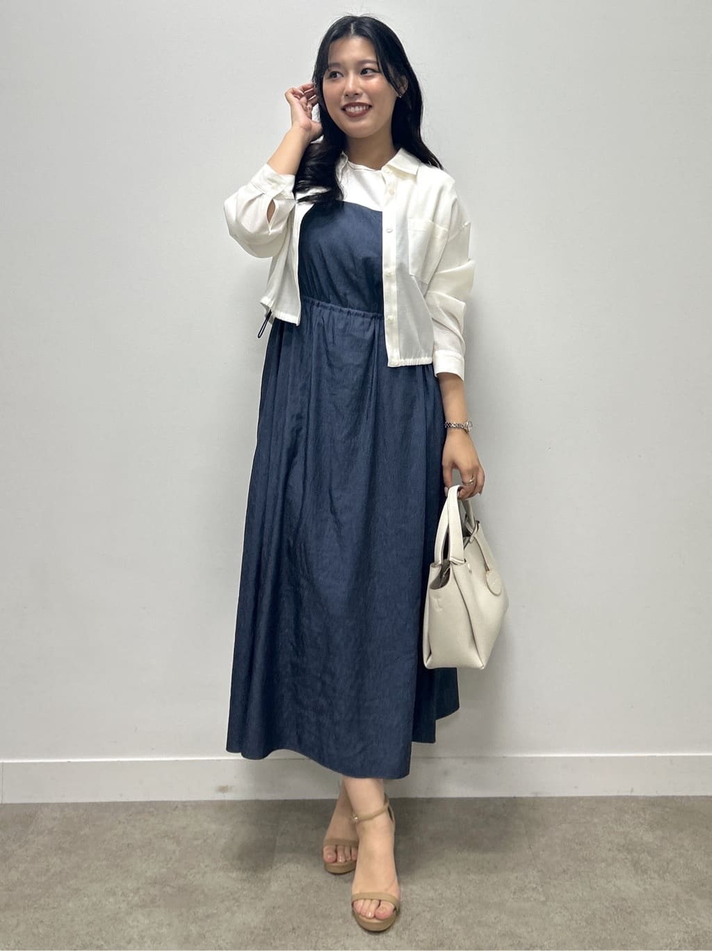 Momokaさんの「COUP DE CHANCE｜【手洗い可/ショート丈】クロップドシャツ」を使ったコーディネート