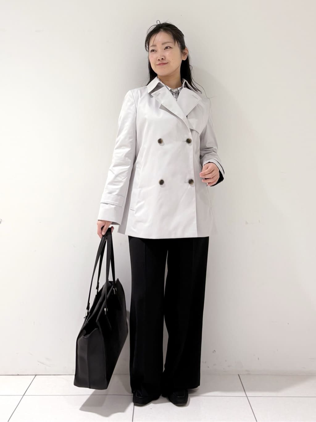 momokoさんの「INDIVI｜【花粉付着防止／撥水／UVケア】名品トレンチコート」を使ったコーディネート