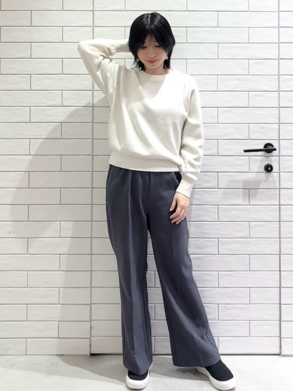 しおりさんの「OPAQUE.CLIP｜スウェットライクニット【洗濯機OK】」を使ったコーディネート