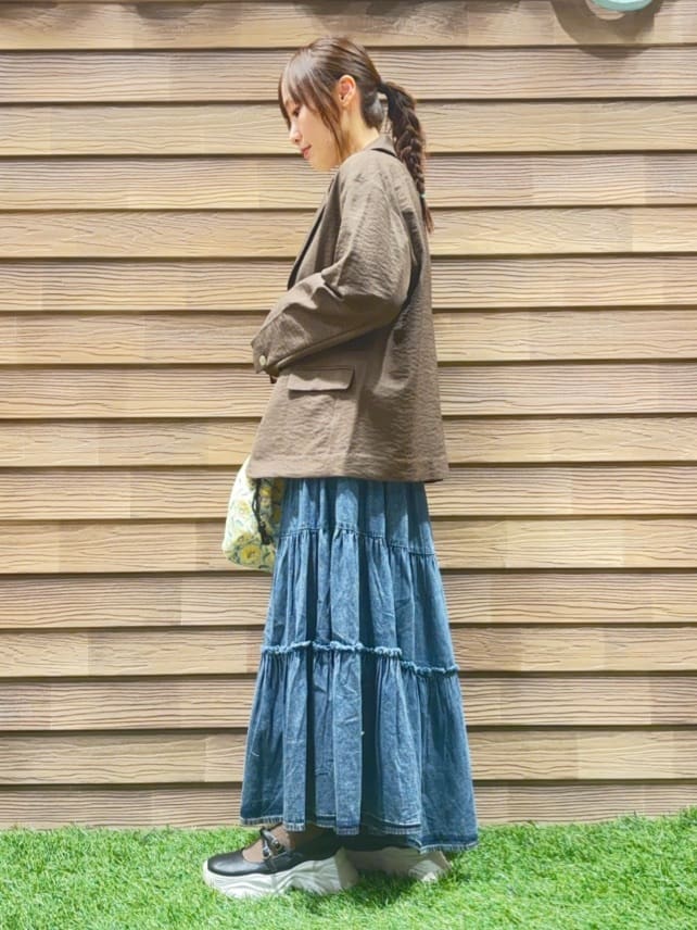 himiさんの「SHOO･LA･RUE｜【UV/抗菌防臭/洗濯機可】小さめロゴの大人スムースロンT」を使ったコーディネート