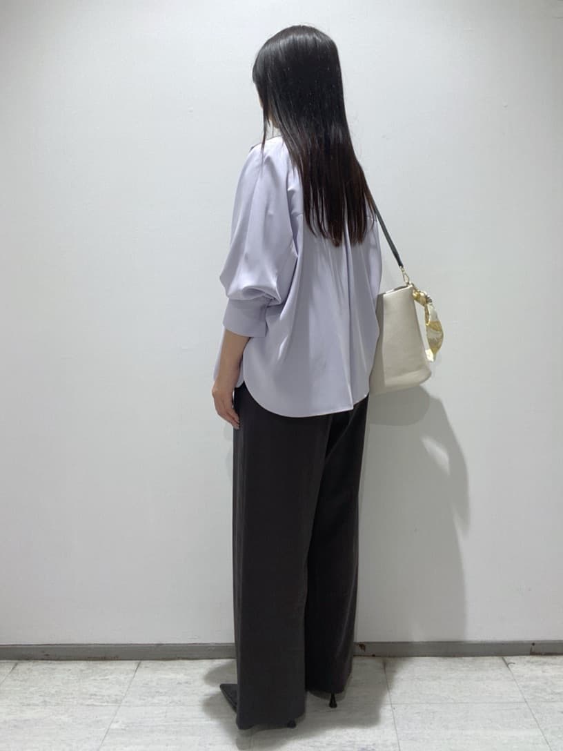 meiさんの「INDIVI｜【褒められパンツ／洗える／ウエストゴム】ワイドタックパンツ」を使ったコーディネート