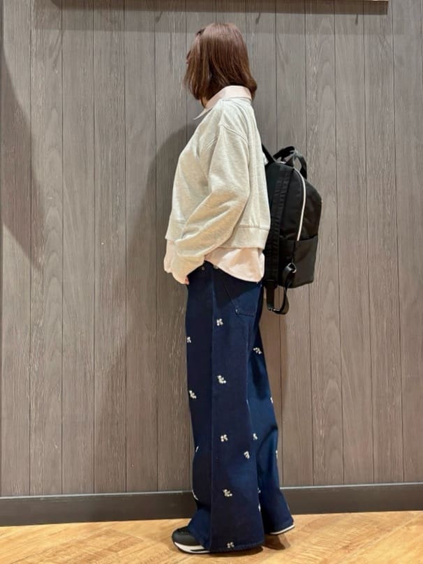 meiさんの「SHOO･LA･RUE｜【洗濯機可】1枚でサマ見え シャツレイヤード風 スウェット」を使ったコーディネート