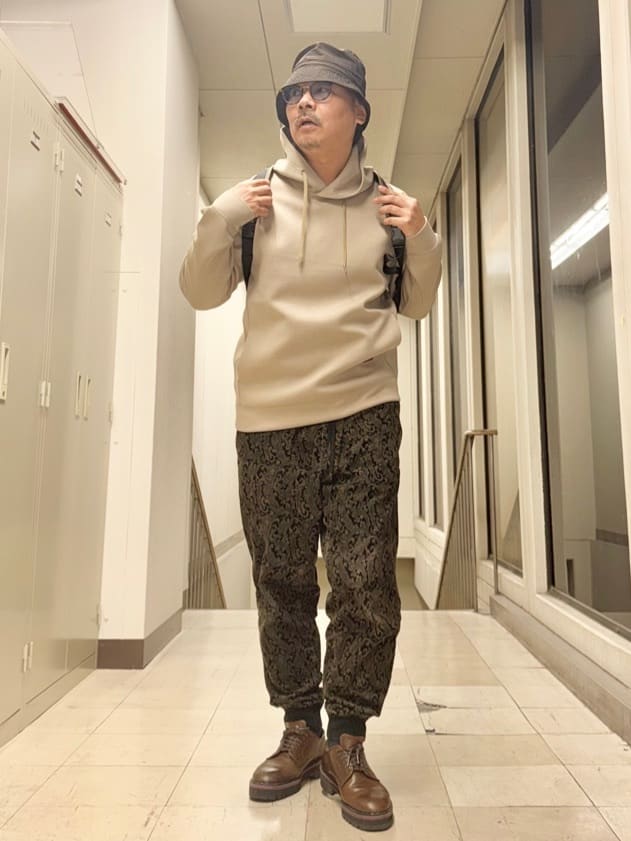 MAKOTO AIさんの「TAKEO KIKUCHI｜エアダン プルオーバー パーカー」を使ったコーディネート