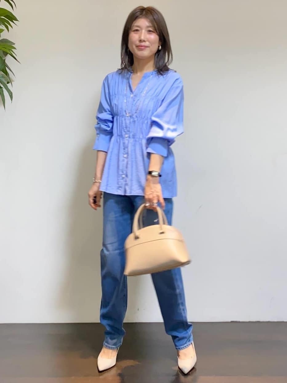 tomoさんの「UNTITLED｜【着映え/洗える】リラックスシャーリングブラウス」を使ったコーディネート