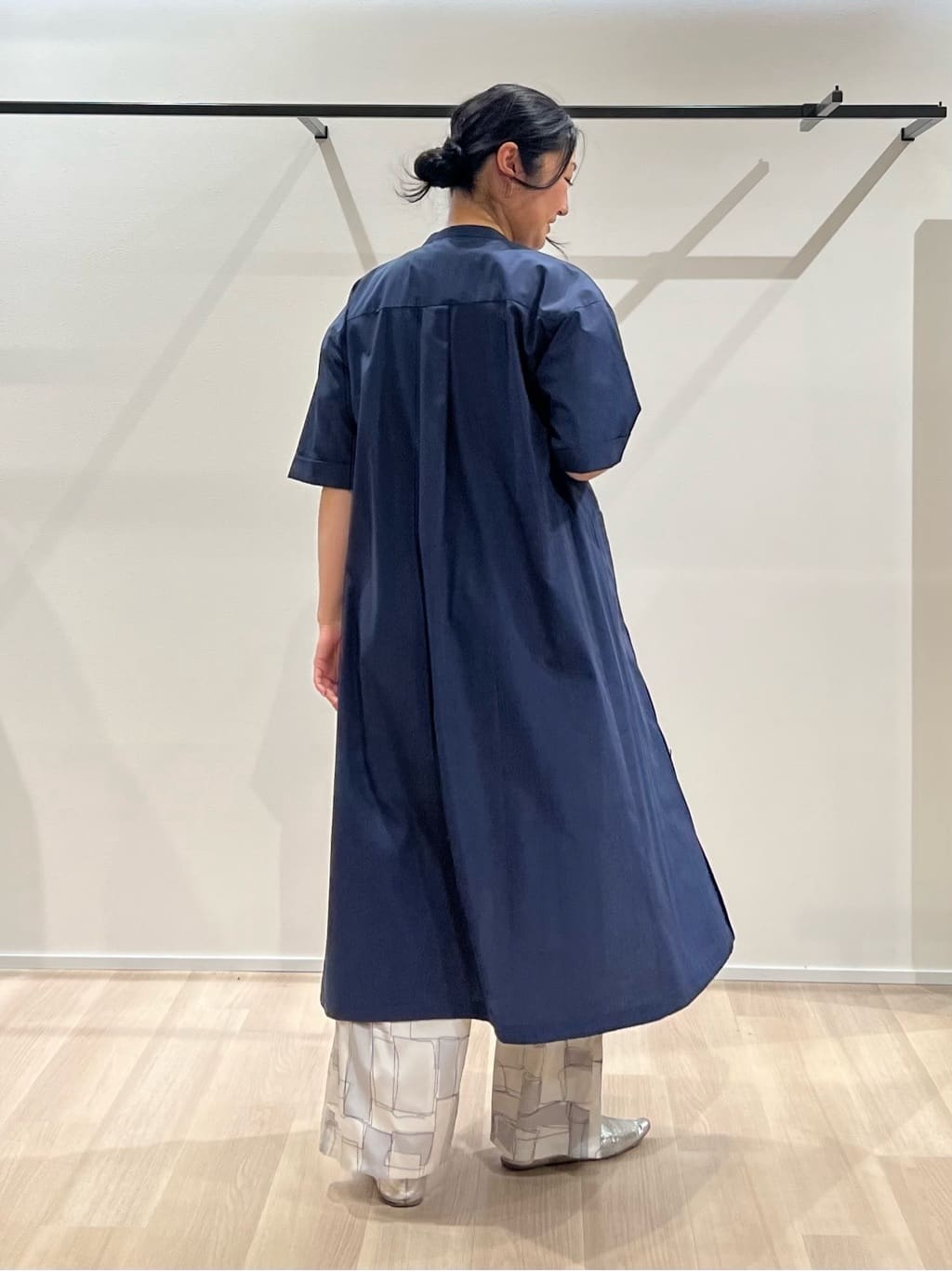 TOMOMIさんの「UNTITLED｜◆【洗える/前開きボタン】シャンブレーシャツワンピース」を使ったコーディネート