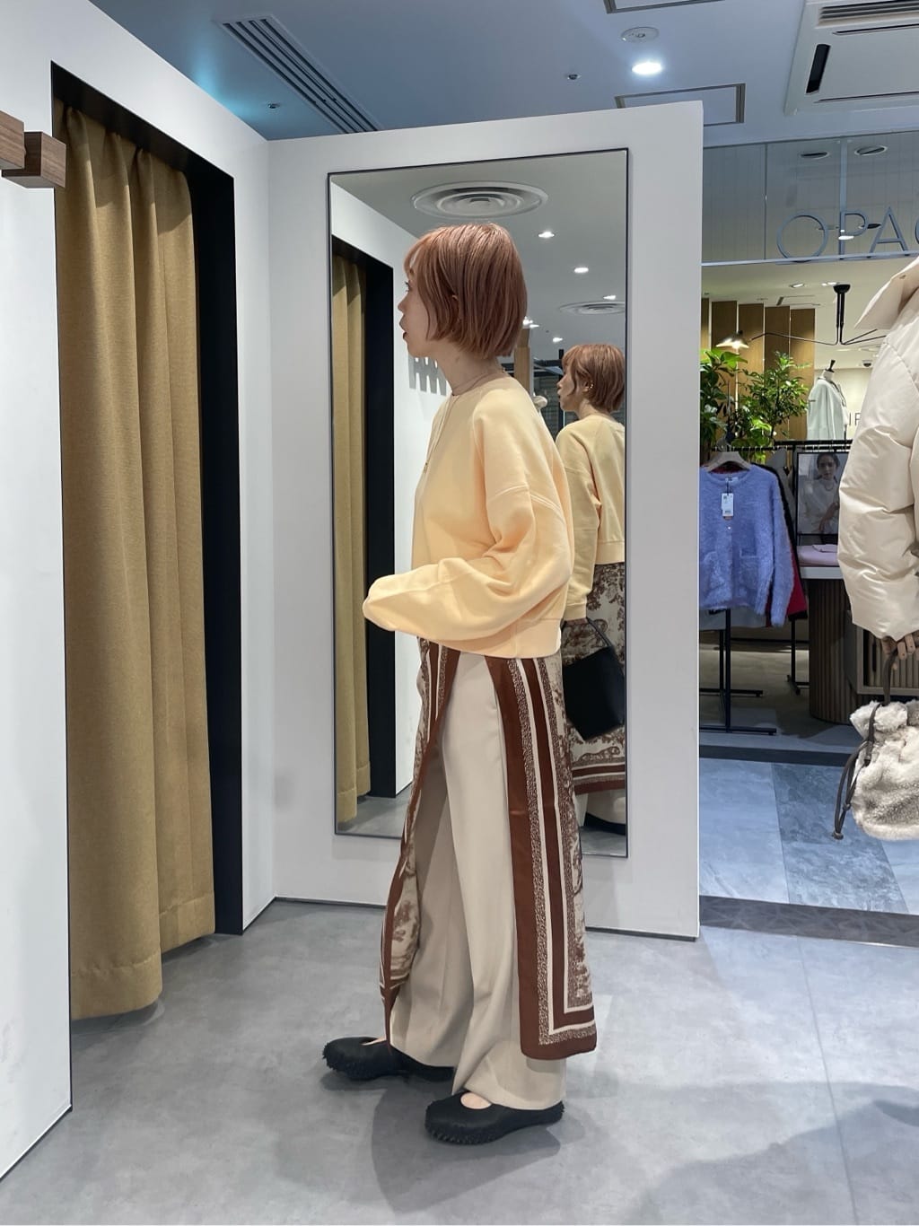 mikuさんの「INDIVI｜ワイドスリーブカラースウェット」を使ったコーディネート