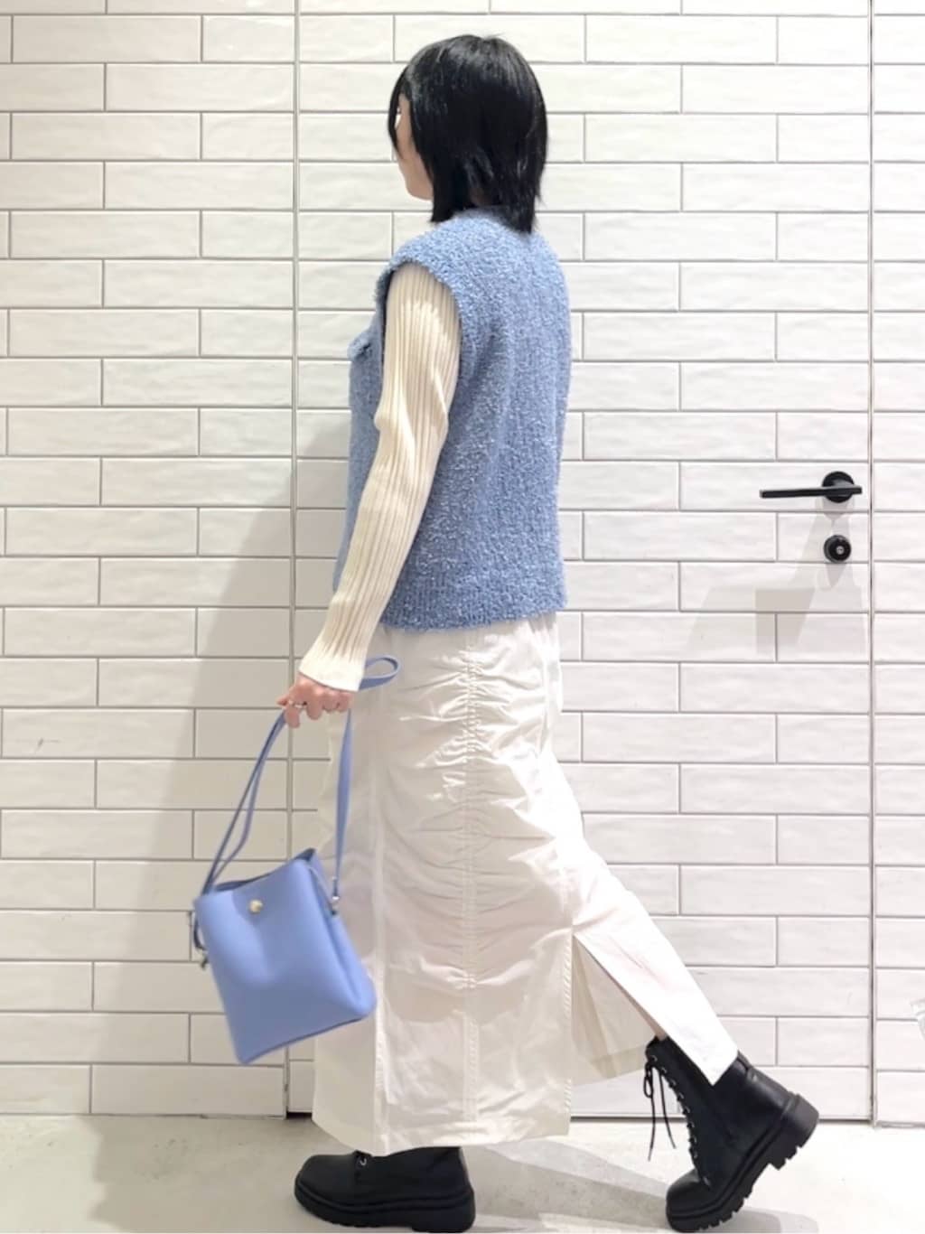 しおりさんの「OPAQUE.CLIP｜変形金ボタンニットベスト【洗濯機OK】」を使ったコーディネート