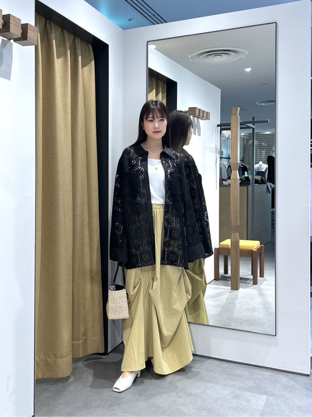 Renoさんの「INDIVI｜幾何柄レースビッグシャツ」を使ったコーディネート