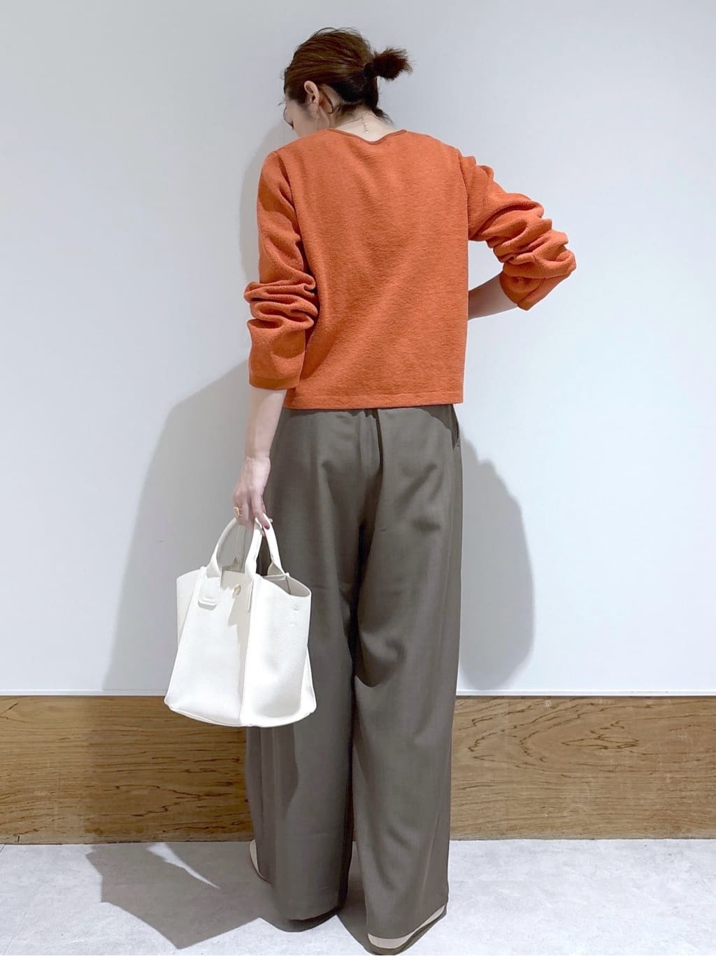 はなさんの「OPAQUE.CLIP｜ブークレ金ボタンニットカーディガン【洗濯機OK】」を使ったコーディネート