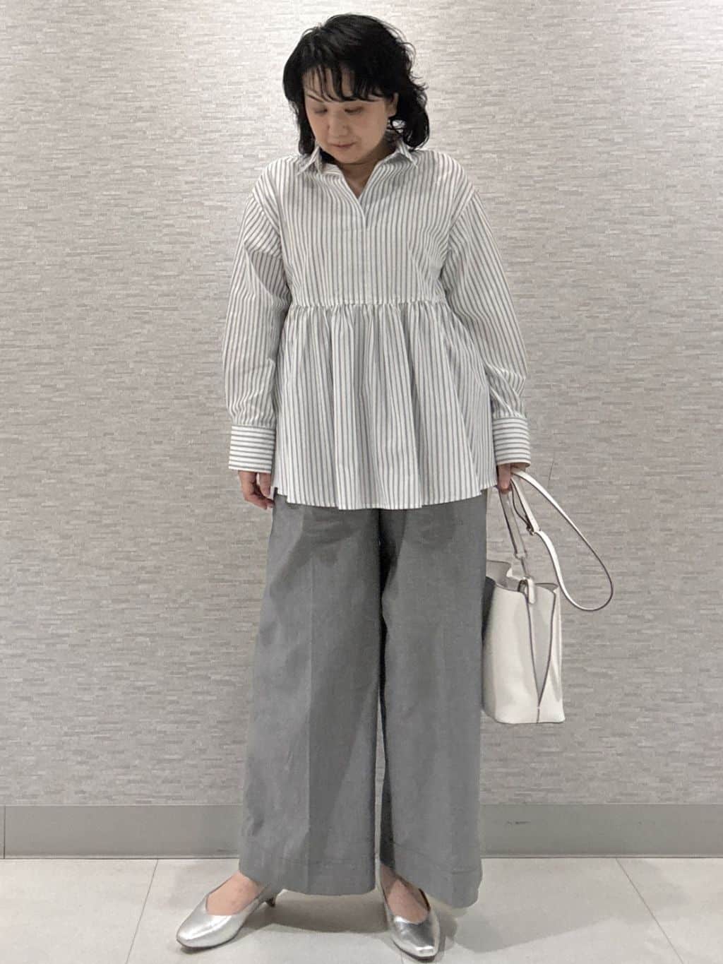 KOJIMAさんの「Reflect｜【レイヤードにおすすめ◎】ペプラムデザインシャツ」を使ったコーディネート