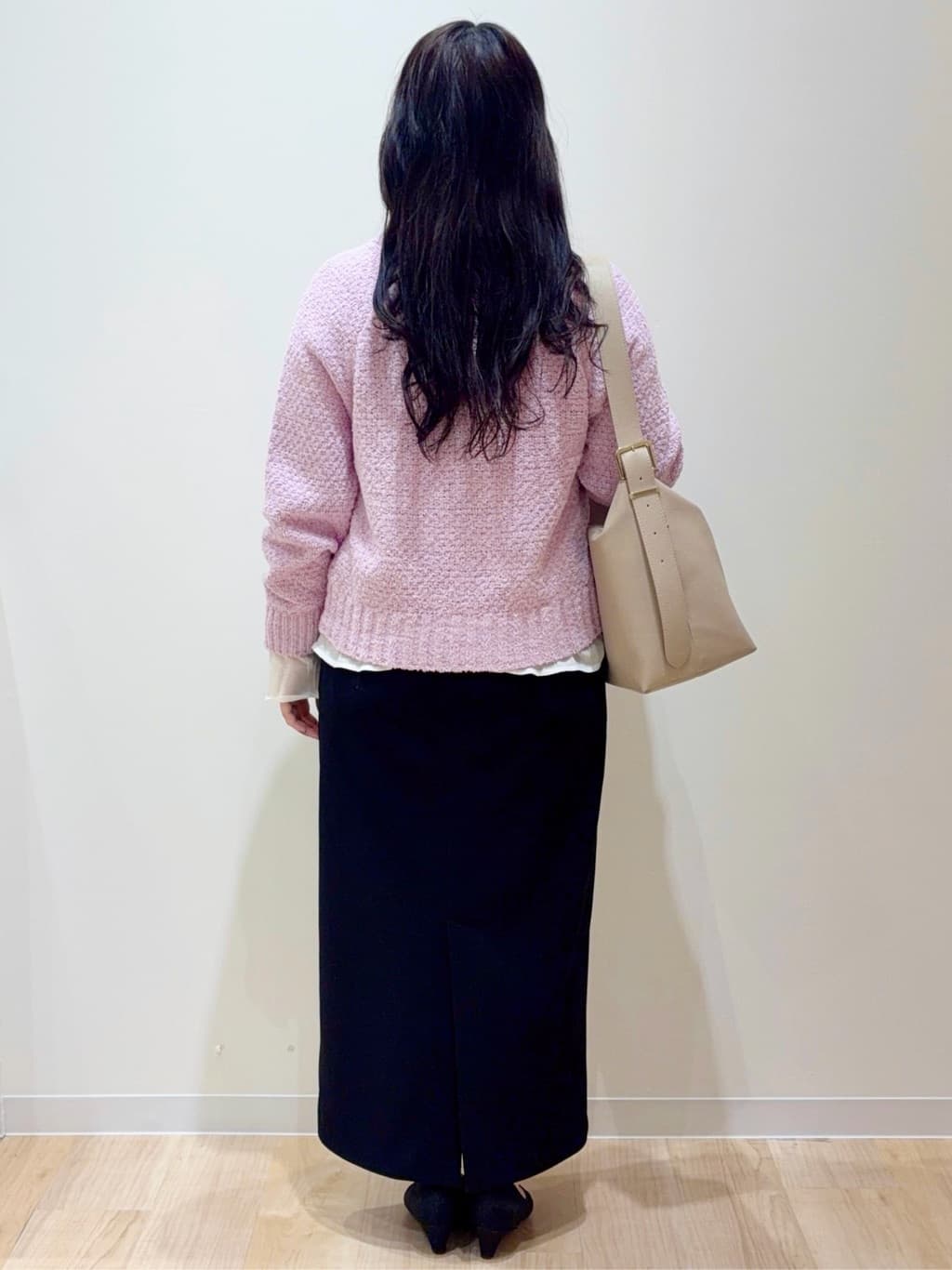 minamiさんの「grove｜高評価！【洗える】リラックスして着たい、Vネックカーディガン」を使ったコーディネート