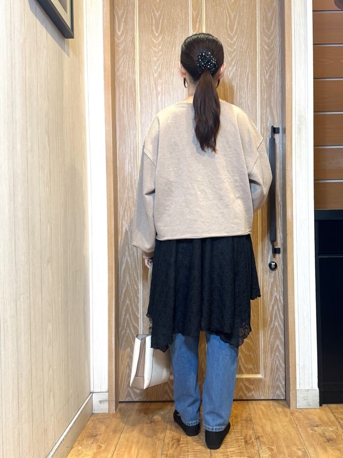 KAORIさんの「SHOO･LA･RUE｜【洗濯機可/S-LL】コーデの主役になる ロゴアソート 裏毛スウェット」を使ったコーディネート