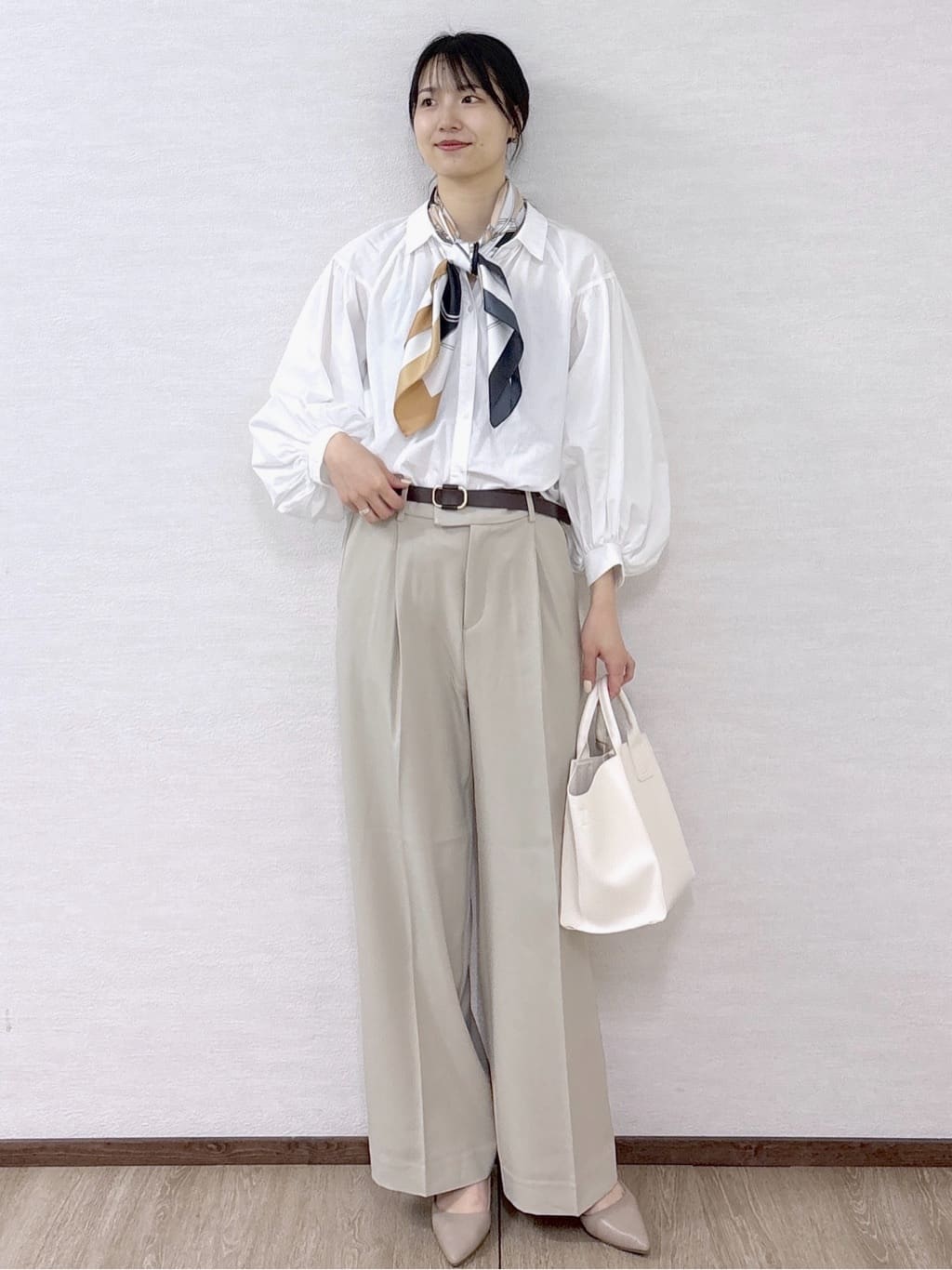 sachikoさんの「OPAQUE.CLIP｜美脚ストレッチストレートワイドパンツ【洗濯機OK】」を使ったコーディネート