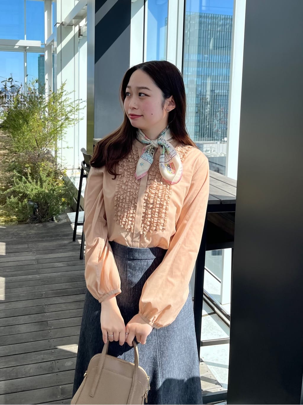 Saekoさんの「COUP DE CHANCE｜【手洗い可/きれいめ】フリルブラウス」を使ったコーディネート