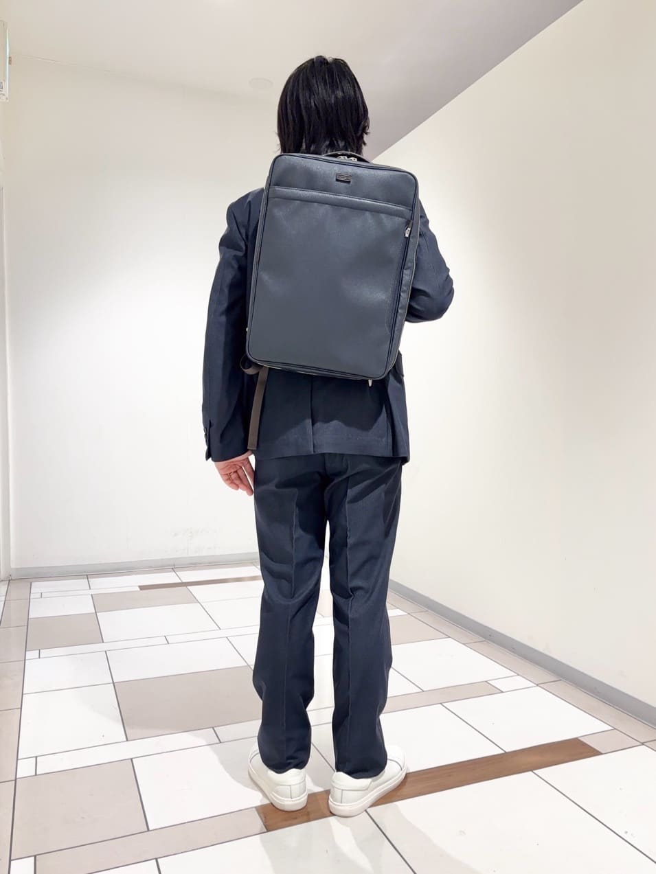 及川さんの「TAKEO KIKUCHI｜ストライプ小花 長袖シャツ」を使ったコーディネート