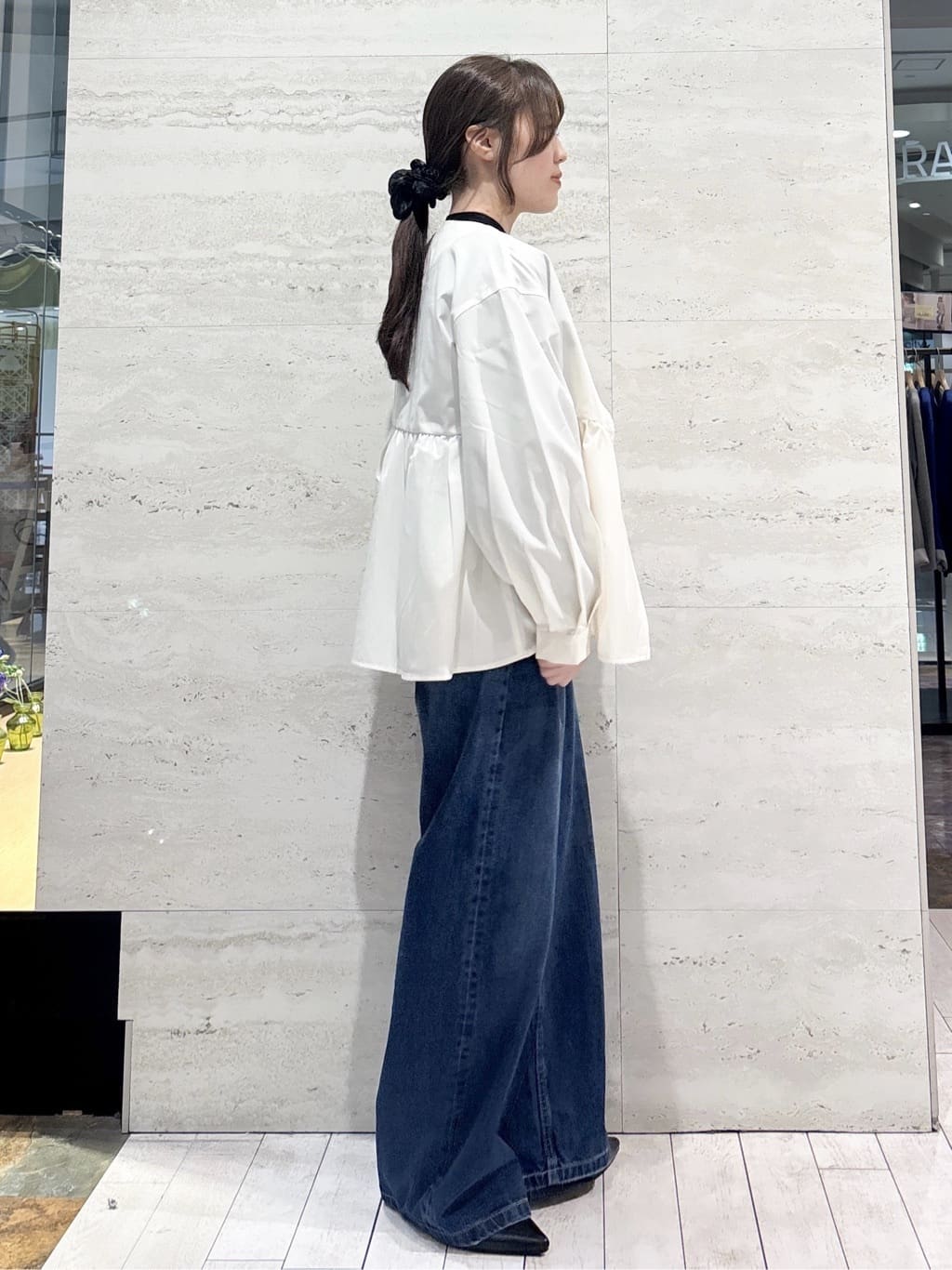かほさんの「OPAQUE.CLIP｜ワイドストレートデニムパンツ【洗濯機OK】《S～LL》」を使ったコーディネート