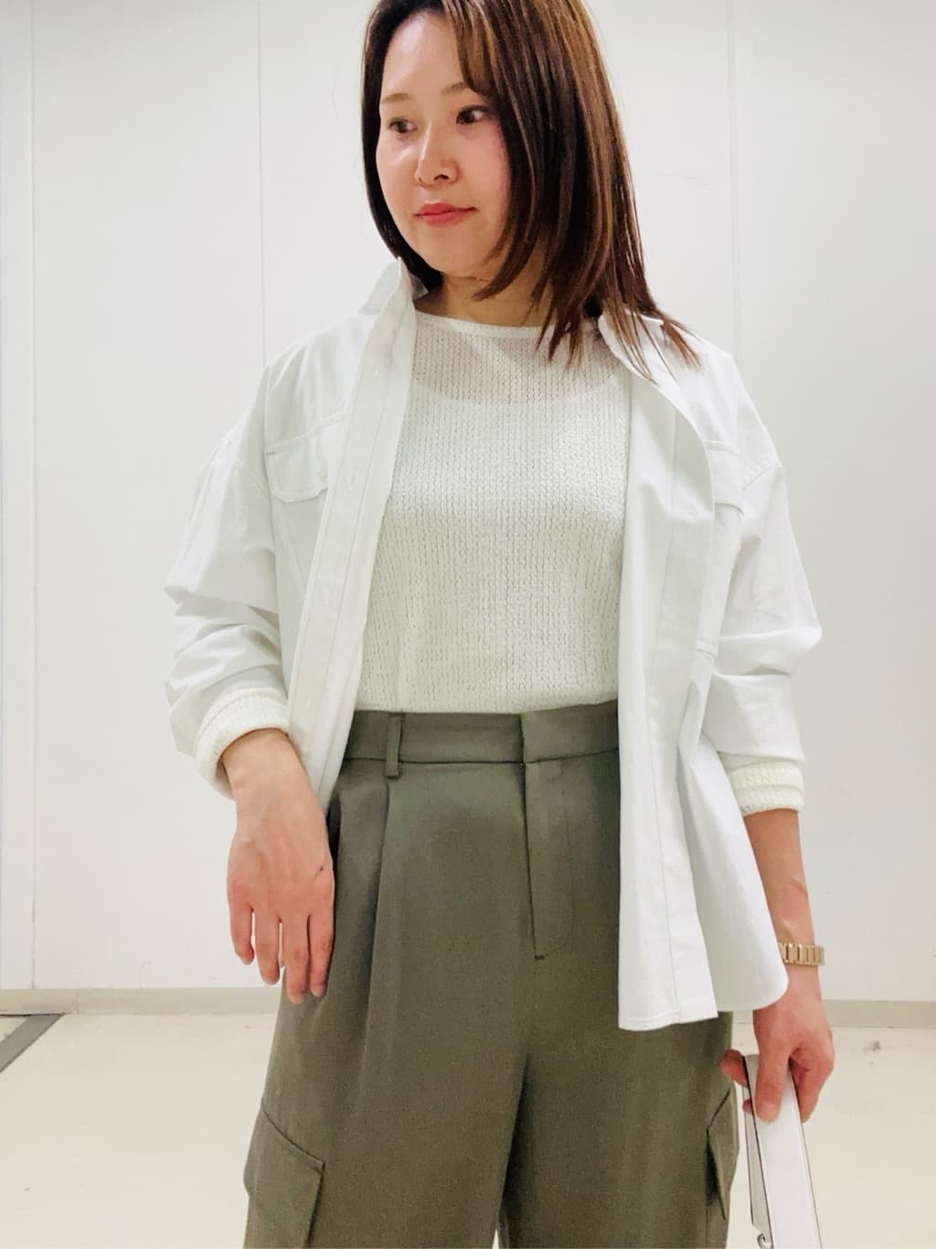 haseさんの「Reflect｜【インナーにおすすめ◎】クルーネックレースジャージトップス」を使ったコーディネート