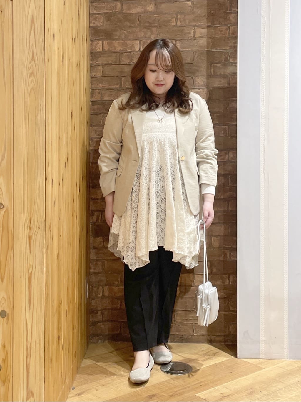 Risaさんの「SHOO･LA･RUE｜【S-LL/セットアップ可/イージーケア/UV】オンにもオフにも 軽やかシングルジャケット」を使ったコーディネート