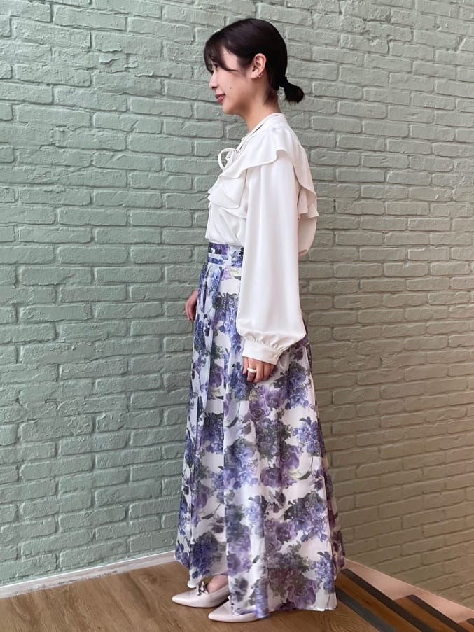 abeさんの「Couture brooch｜【洗える・リボン取り外し可】フリルジョーゼットブラウス」を使ったコーディネート