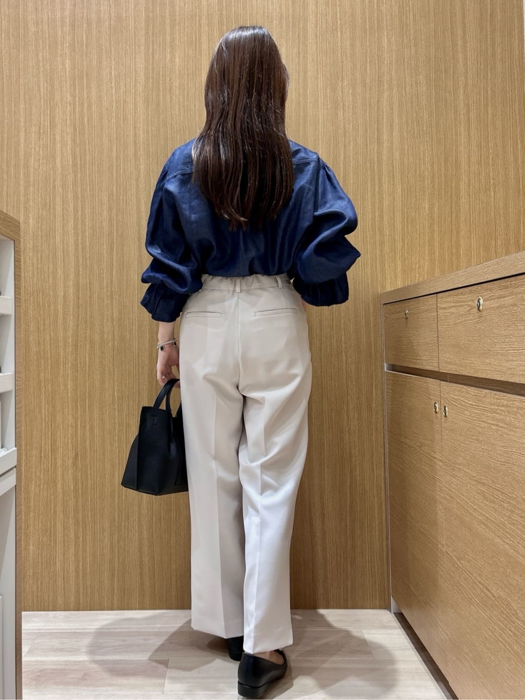 maiさんの「OPAQUE.CLIP｜セルロース混デニムフリルブラウス【洗濯機OK】」を使ったコーディネート