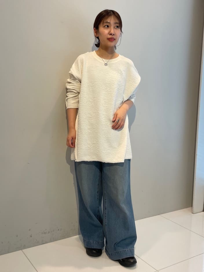 abeさんの「tk.TAKEO KIKUCHI｜アルチザンカットフクレジャカードカットソー」を使ったコーディネート