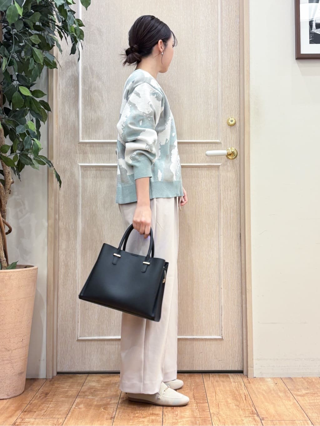 なみさんの「SHOO･LA･RUE｜【洗濯機可/S-LL】1枚で華やかに ラメ入りニュアンス柄ニット」を使ったコーディネート