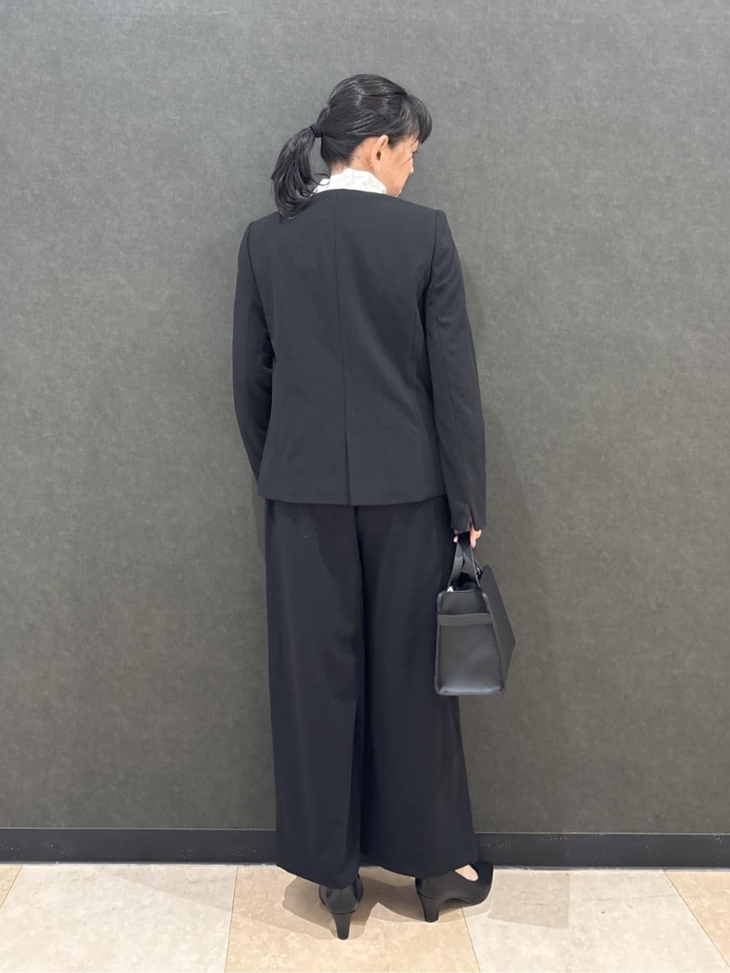わかさんの「SHOO･LA･RUE｜【洗濯機可/セットアップ可/S-3L】きちんと楽に。カットジョーゼットノーカラージャケット」を使ったコーディネート