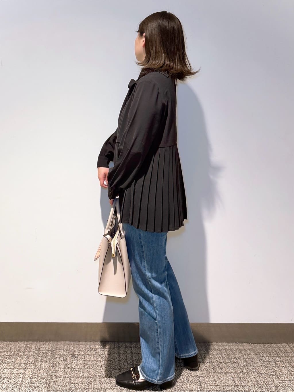 みーさんの「grove｜【選べる着丈】大人のためのストレートデニムパンツ」を使ったコーディネート
