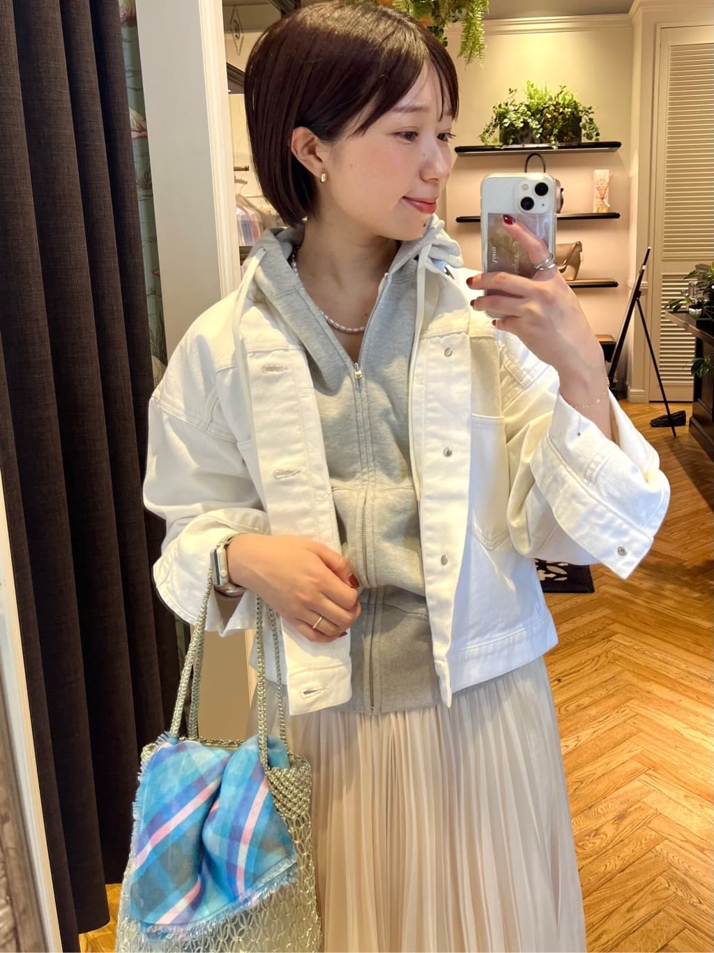 つじ まこさんの「DRESSTERIOR｜【ウォッシャブル】バンドカラー ホワイトＧジャン」を使ったコーディネート