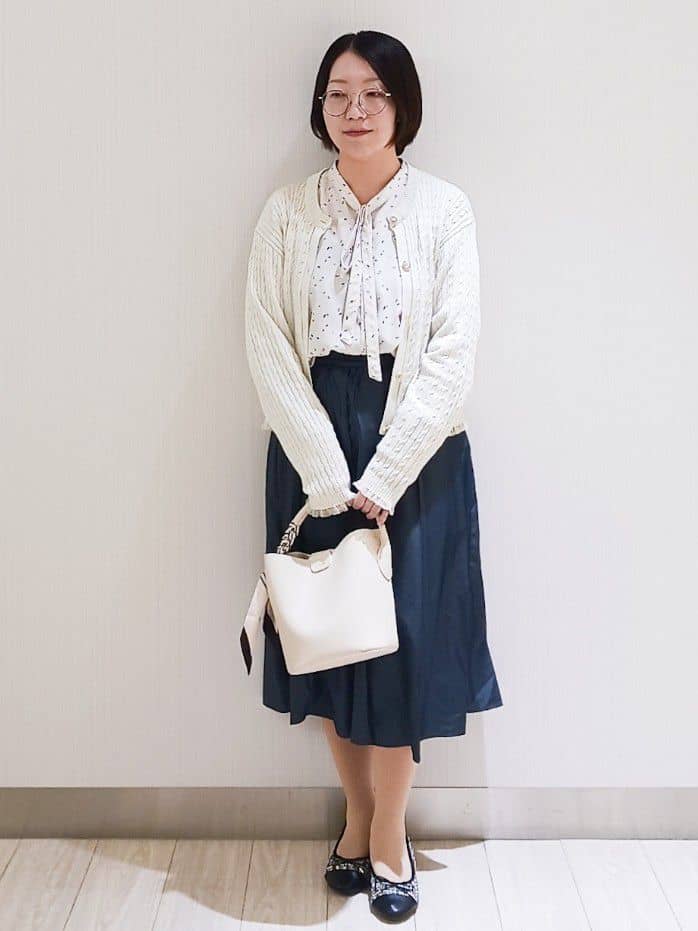 KaHoさんの「index｜フェイクパールピンボウタイブラウス【洗濯機OK／イージーアイロン／ストレッチ】《XS-LL》」を使ったコーディネート