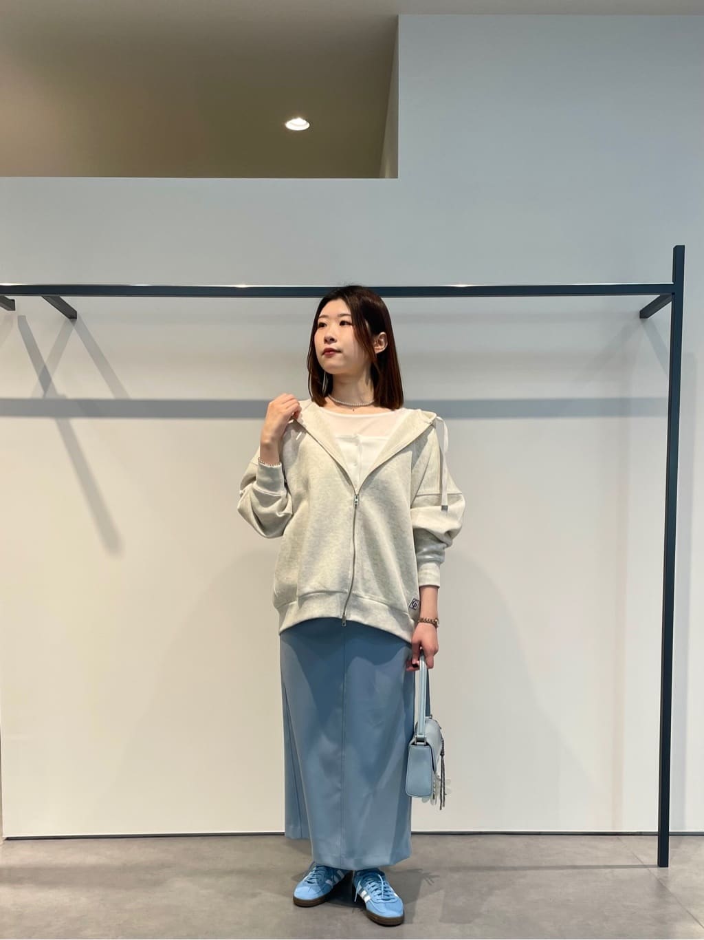 amiさんの「INDIVI｜ビスチェレイヤードニット」を使ったコーディネート