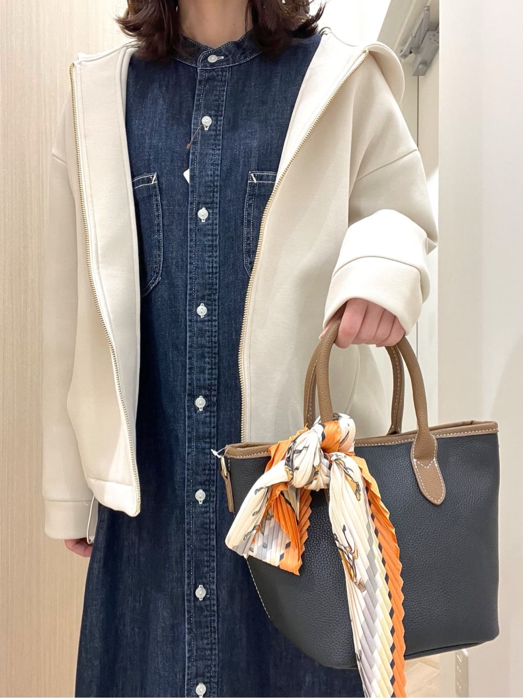  おまつさんの「grove｜【Lee&times;grove別注】LOCO FLARE DRESS」を使ったコーディネート