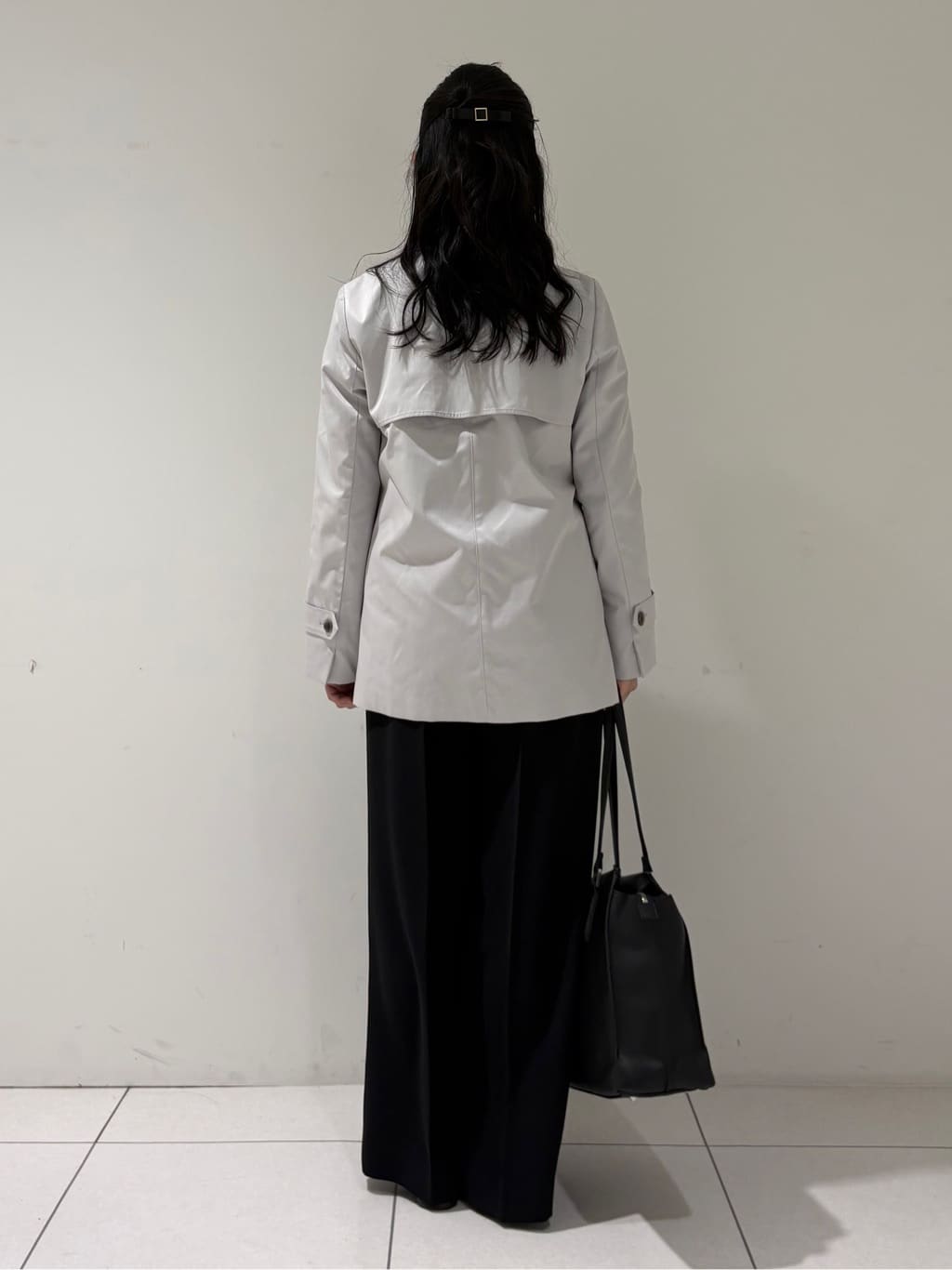 momokoさんの「INDIVI｜【花粉付着防止／撥水／UVケア】名品トレンチコート」を使ったコーディネート