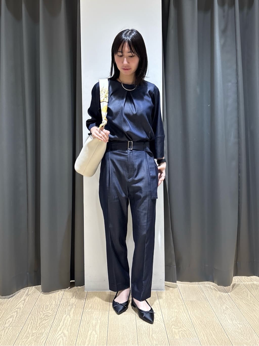 Yoshimiさんの「INDIVI｜【洗える／UVケア／SETUP可能】デニムライク ランタン袖ブラウス」を使ったコーディネート