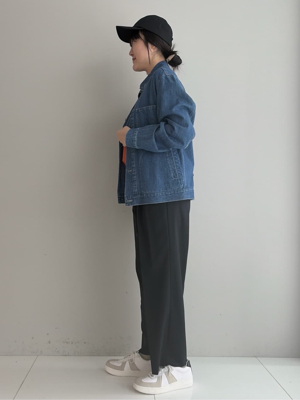 Akutagawaさんの「TAKEO KIKUCHI｜ワンストローク刺繍 半袖 Tシャツ」を使ったコーディネート