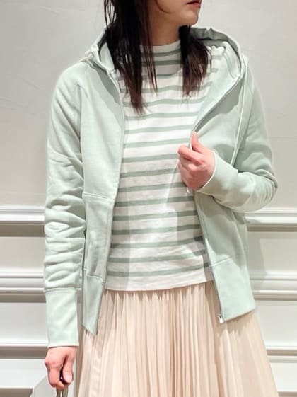 TSUKUIさんの「DRESSTERIOR｜【春夏/寒暖差対応/ウォッシャブル】ライト裏毛フーディー」を使ったコーディネート
