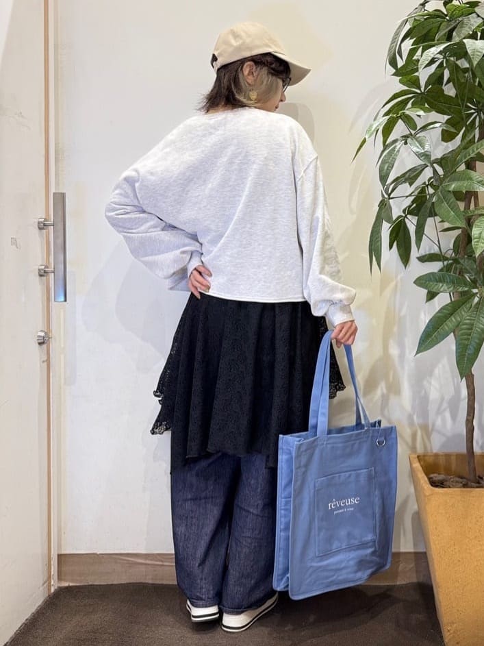 misakiさんの「SHOO･LA･RUE｜【洗濯機可/S-LL】コーデの主役になる ロゴアソート 裏毛スウェット」を使ったコーディネート