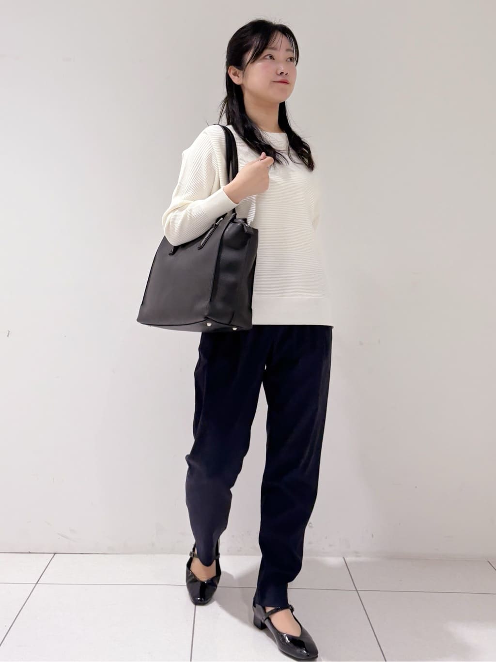 momokoさんの「INDIVI｜【洗える／キレイ色】体型カバー無縫製ニット」を使ったコーディネート