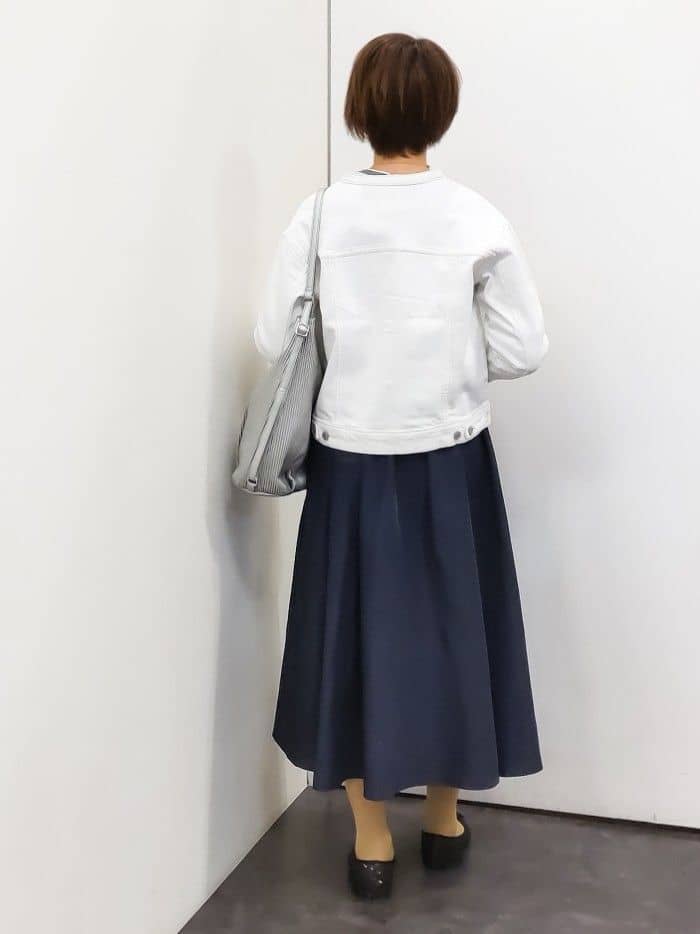 やまちゃんさんの「grove｜着心地軽やか、動きやすいストレッチデニムジャケット」を使ったコーディネート