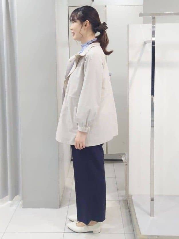 AZUSAさんの「Reflect｜【接触冷感】フリルネックサテンジャカードブラウス」を使ったコーディネート
