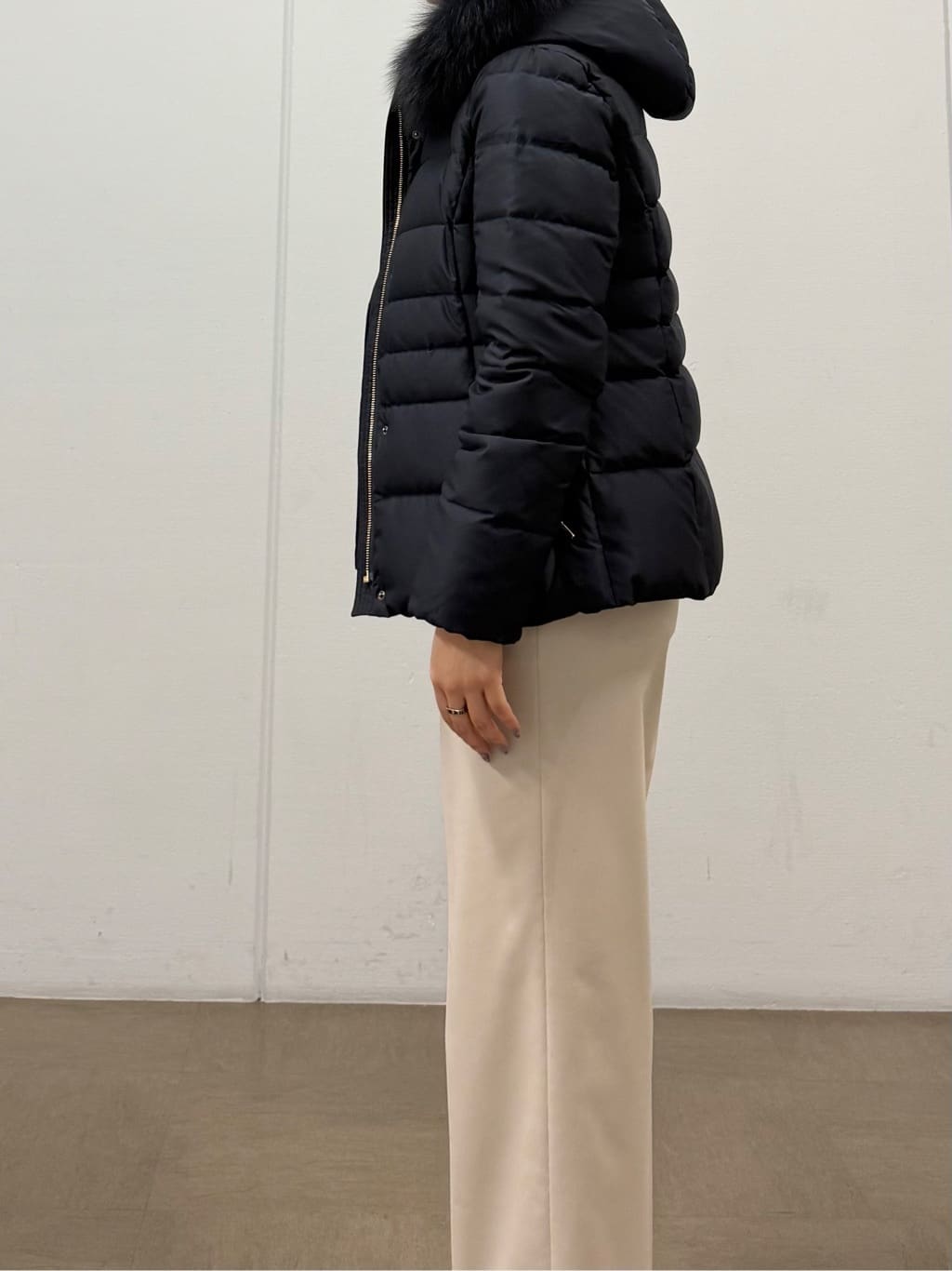 mizukiさんの「INDIVI｜【名品／撥水／抗菌防臭】ショート丈リサイクルダウンコート」を使ったコーディネート