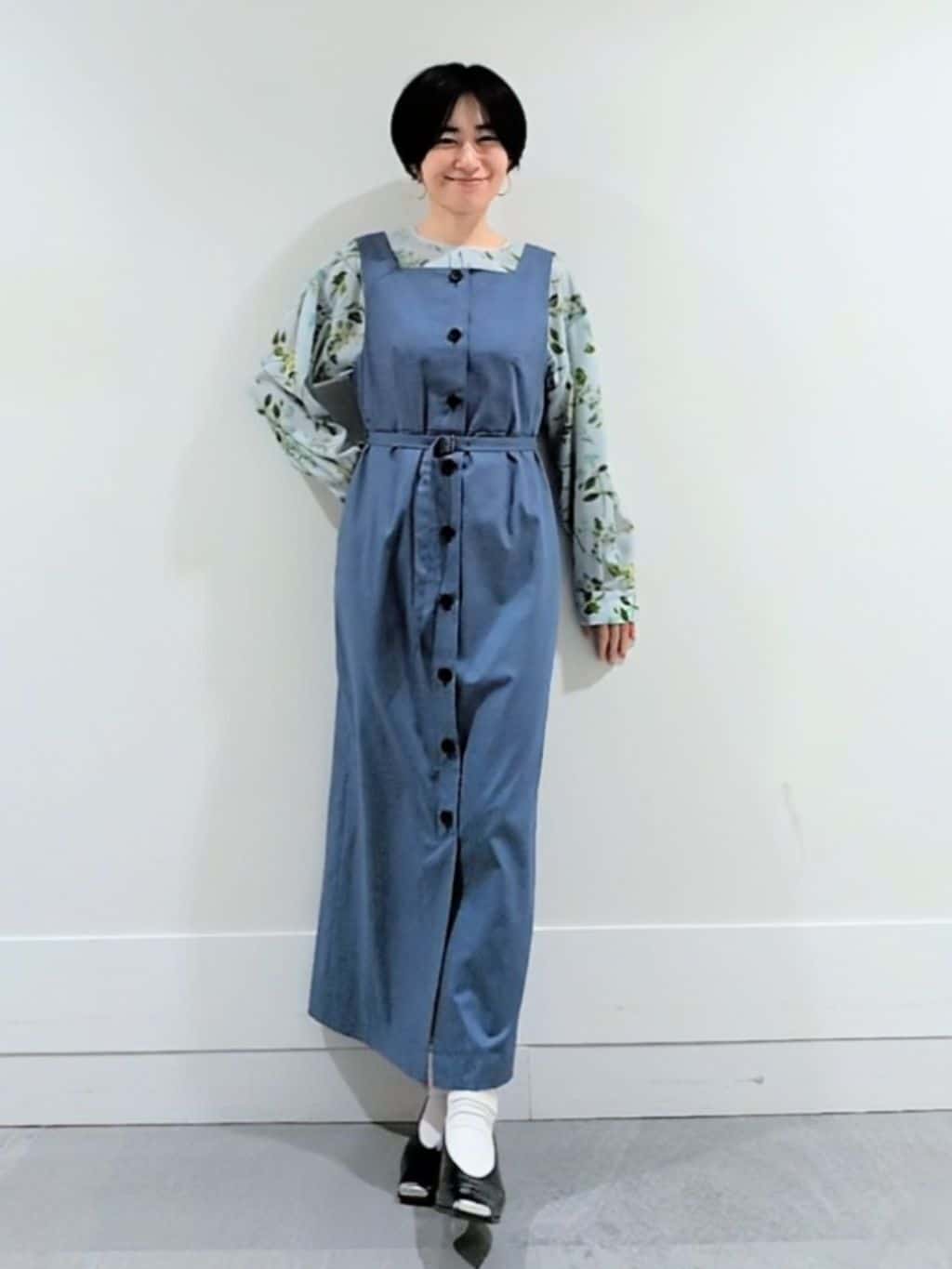 ミズタさんの「UNTITLED｜【花柄/洗える】ボタニカルブラウス」を使ったコーディネート