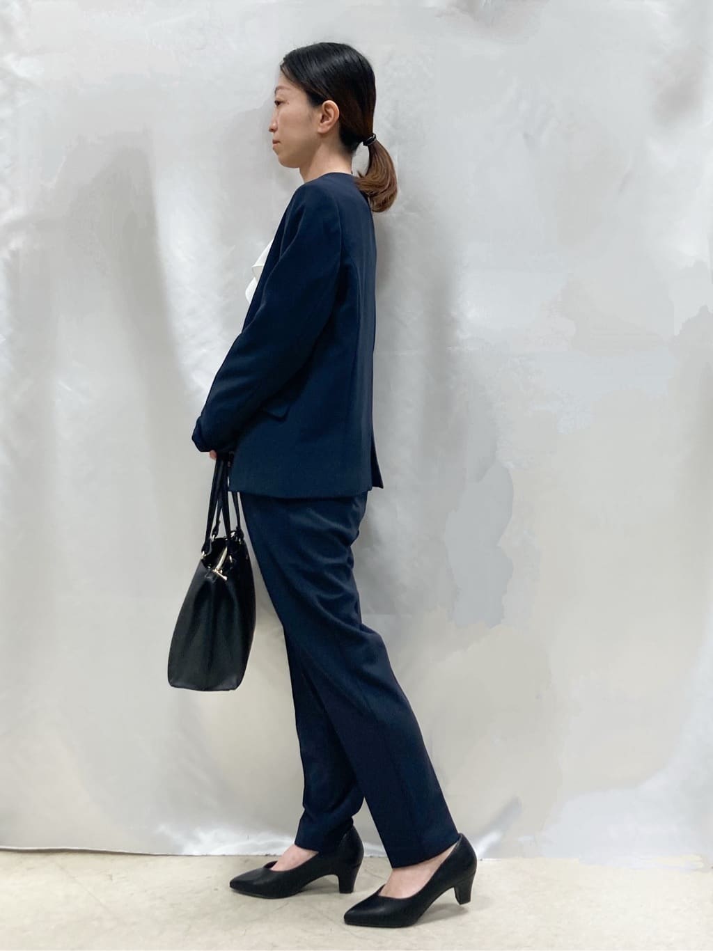thさんの「SHOO･LA･RUE｜【洗濯機可/セットアップ可/S-3L】きちんと楽に。カットジョーゼットノーカラージャケット」を使ったコーディネート