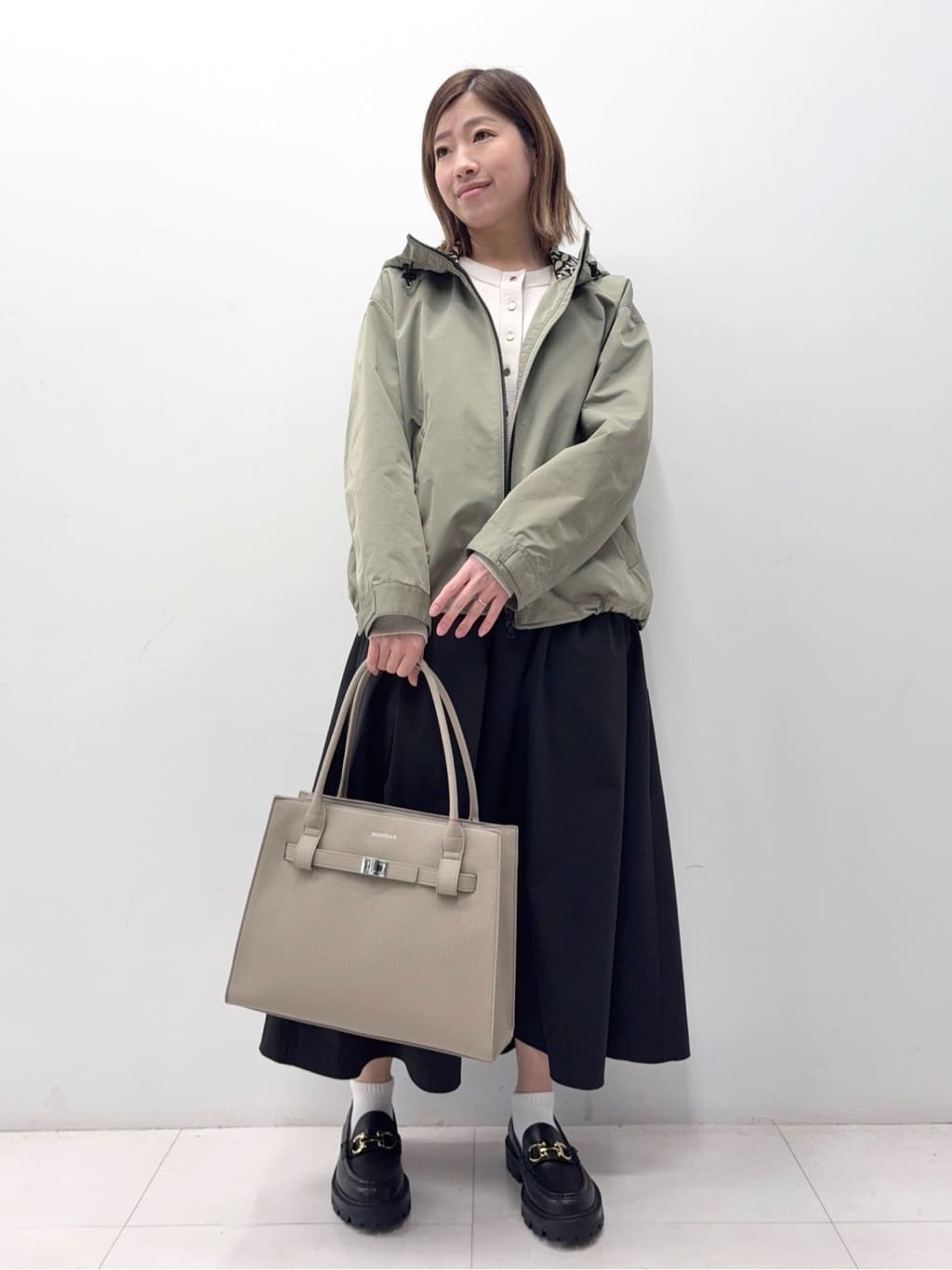 Nishijimaさんの「DRESSTERIOR｜【ウォッシャブル/撥水素材】撥水ツイル マウンテンパーカー」を使ったコーディネート